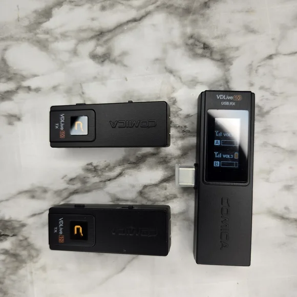 Comica Wireless Microphone System - Picture 2 of 5